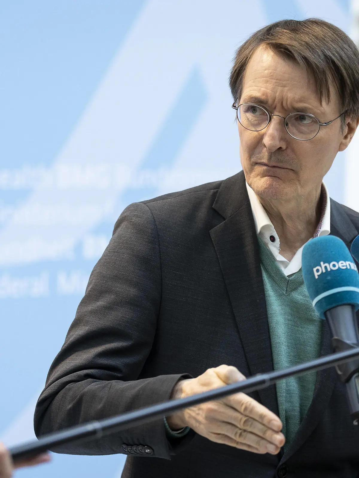 Karl Lauterbach SPD, Bundesminister fuer Gesundheit, aufgenommen im Rahmen von Gespraechen zu den Eckpunkten des Pflegekompetenzgesetzes, mit Verbaenden der Pflege, im Bundesministerium fuer Gesundheit in Berlin, 20.03.2024. Berlin Deutschland *** Karl Lauterbach SPD , Federal Minister of Health, recorded during talks on the key points of the Nursing Competence Act, with nursing care associations, at the Federal Ministry of Health in Berlin, 20 03 2024 Berlin Germany Copyright: xLorenzxHuterxphotothek.dex