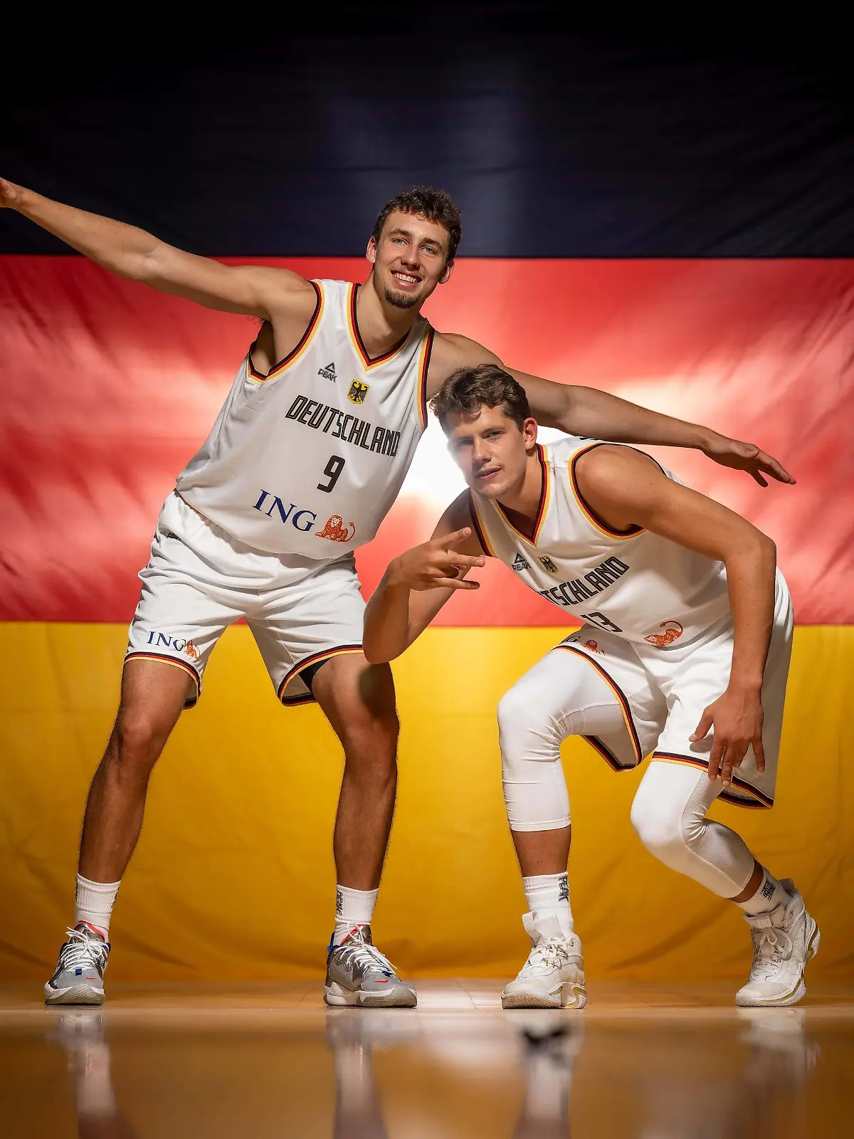 Basketball Köln 08.08.2022 Deutsche Basketball Nationalmannschaft Herren Männer Kader für die Eurobasket 2022 Europameisterschaft Franz Wagner Deutschland, No.09 Moritz Wagner Deutschland, No.13 *** Basketball Cologne 08 08 2022 German Basketball National Team Men Men Squad for Eurobasket 2022 European Championship Franz Wagner Germany, No 09 Moritz Wagner Germany, No 13 