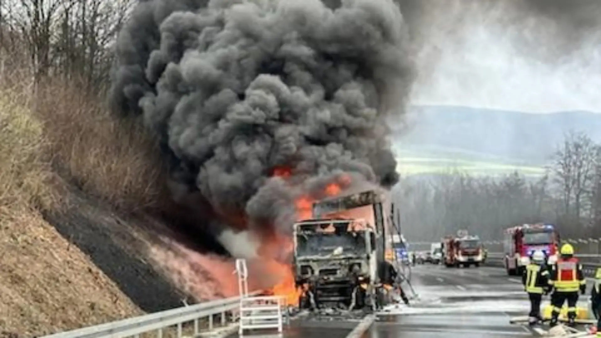 LKW in Vollbrand