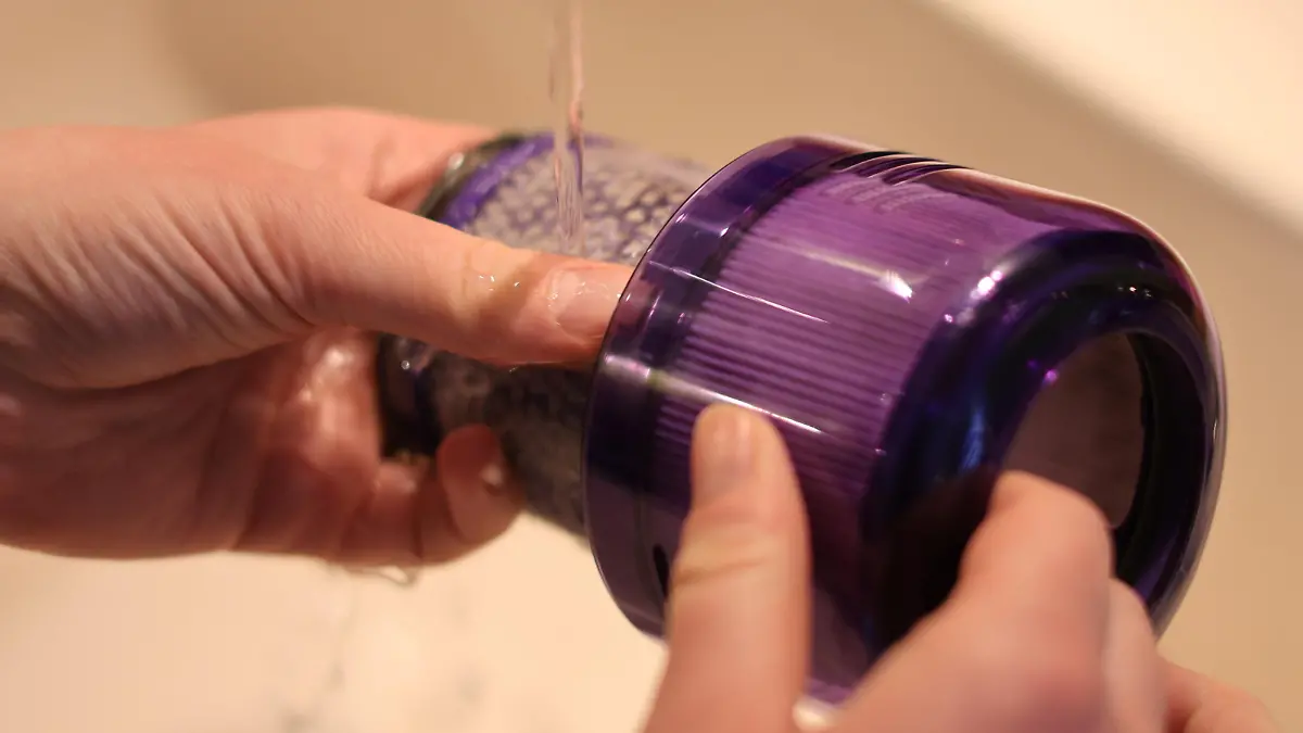 Der Dyson-Filter sollte nur mit Wasser gereinigt werden.
