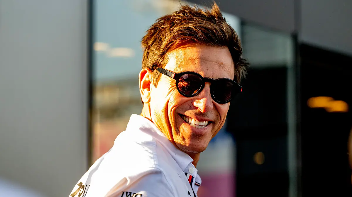 ZANDVOORT - Mercedes team boss Toto Wolff on the Zandvoort circuit / Robin Utrecht