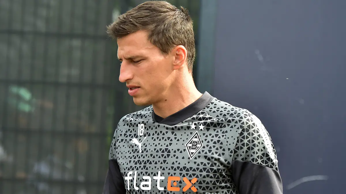 19.07.2023 Moenchengladbach Fussball, Herren, Saison 2023/2024, Training Borussia Moenchengladbach Stefan Lainer Gladbach DFL regulations prohibit any use of photographs as image sequences and/or quasi-video. Borussia-Park NRW Deutschland *** 19 07 2023 Moenchengladbach football, men, season 2023 2024, training Borussia Moenchengladbach Stefan Lainer Gladbach DFL regulations prohibit any use of photographs as image sequences and or quasi video Borussia Park NRW Germany