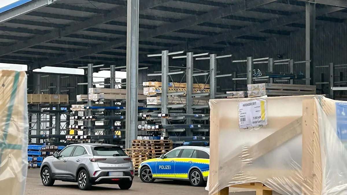 In dieser Halle kommt es zum schweren Arbeitsunfall.