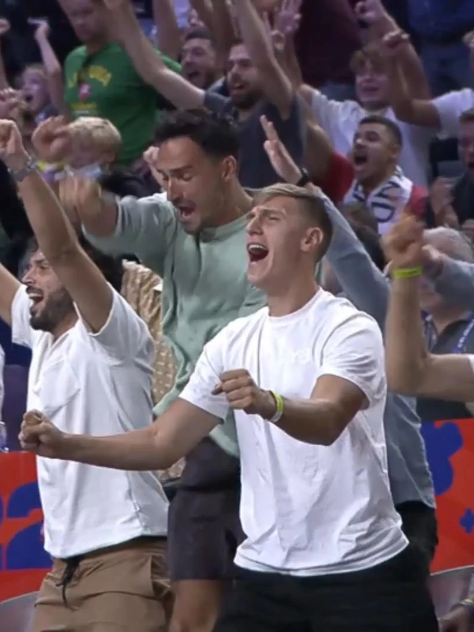 Die Highlights des knappen Siegs der deutschen Nationalmannschaft bei der Basketball-EM in Köln.