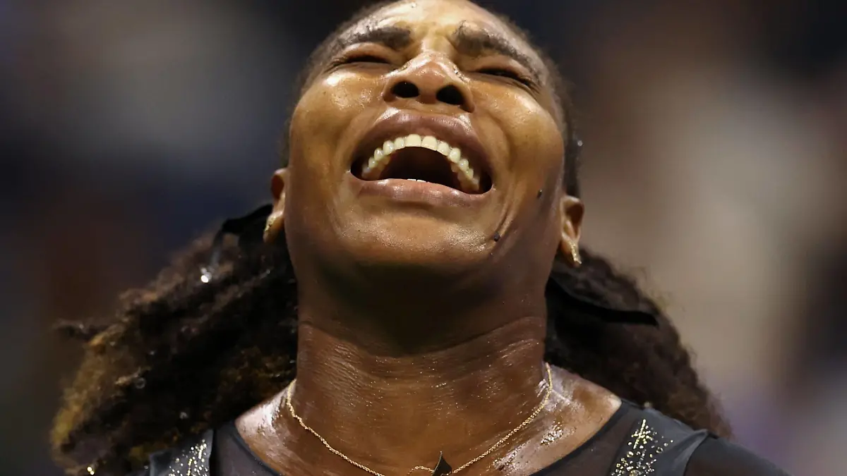 Sport Bilder des Tages Mandatory Credit: Photo by Ella Ling/Shutterstock 13357859go An emotional Serena Williams reacts after defeat in her third round match US Open Championships 2022, Day Five, USTA National Tennis Center, Flushing Meadows, New York, USA - 02 Sep 2022 US Open Championships 2022, Day Five, USTA National Tennis Center, Flushing Meadows, New York, USA - 02 Sep 2022 PUBLICATIONxINxGERxSUIxAUTXHUNxGRExMLTxCYPxROMxBULxUAExKSAxONLY Copyright: xEllaxLing/Shutterstockx 13357859go