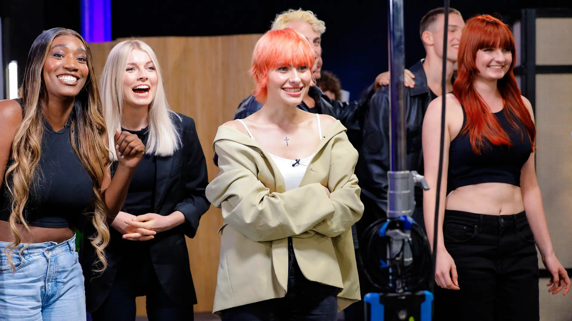 Titel: Germany's Next Topmodel - by Heidi Klum;
Staffel: 19;
Folge: 6;
Person: Lydwine; Leoni; Mare; Alexandra;
Copyright: (c) ProSieben/Richard Hübner;
Fotograf: Richard Hübner;
Bildredakteur: Susanne Karl;
Dateiname: 2899221.jpg;
Rechtehinweis: Germany’s Next Topmodel - by Heidi Klum
(c) ProSieben/Richard Hübner
Dieses Bild darf bis eine Woche nach Ausstrahlung honorarfrei fuer redaktionelle Zwecke und nur im Rahmen der Programmankuendigung verwendet werden. Spaetere Veroeffentlichungen sind nur nach Ruecksprache und ausdruecklicher Genehmigung der Seven.One Entertainment Group GmbH moeglich. Nicht fuer EPG! Verwendung nur mit vollstaendigem Copyrightvermerk. Das Foto darf nicht veraendert, bearbeitet und nur im Ganzen verwendet werden. Nicht für Titel. Es darf nicht archiviert werden. Es darf nicht an Dritte weitergeleitet werden. Aneinanderreihung/Zusammenlegung/Kopplung von Bildern zum Zweck der Erstellung von Slide-Shows o.ä. nicht gestattet; Verbindung/Einfügen/Anfügen von Werbung nicht gestattet. Bei Fragen: foto@seven.one Voraussetzung fuer die Verwendung dieser Programmdaten ist die Zustimmung zu den Allgemeinen Geschaeftsbedingungen der Presselounges der Sender der Seven.One Entertainment Group GmbH.