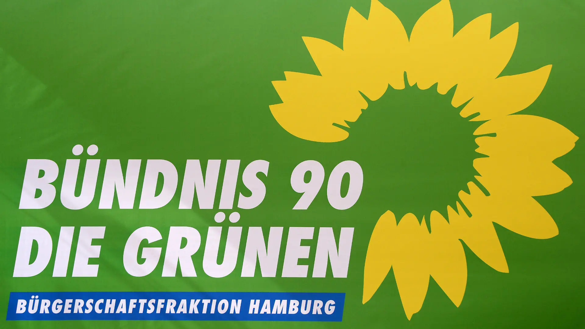Das neue Logo der bisherigen Hamburger GAL ist am Samstag (18.08.2012) in Hamburg zu sehen. Bei der Feier zu ihrem 30. Geburtstag hat sich die Hamburger Bürgerschaftsfraktion der Grün-Alternativen Liste (GAL) in Bündnis 90/Die Grünen umbenannt. Foto: Daniel Bockwoldt dpa/lno +++(c) dpa - Bildfunk+++