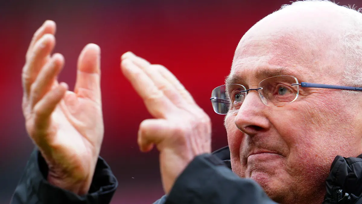 Former England manager Sven-Goran Eriksson applauds the crowd before the start of an exhibition soccer match between Liverpool Legends and Ajax Legends at Anfield Stadium, Liverpool, England, Saturday March 23, 2024. Former England boss Eriksson, who is a lifelong Liverpool fan, disclosed his terminal cancer diagnosis in January. (AP Photo/Jon Super)