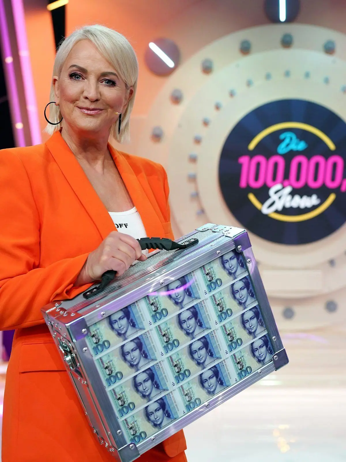 Moderatorin Ulla Kock am Brink.

Die Verwendung des sendungsbezogenen Materials ist nur mit dem Hinweis und Verlinkung auf RTL+ gestattet.