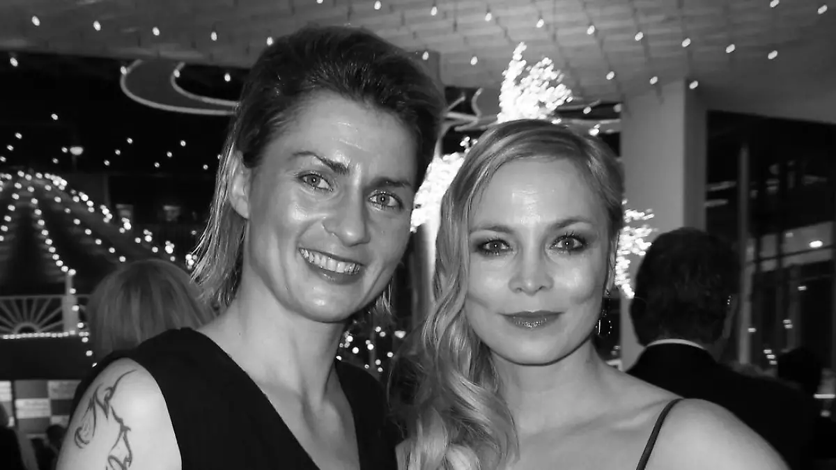 Alesia Graf und Regina Halmich bei der Preisverleihung ( Party ) des Radio Regenbogen Award 2014 im Europapark Rust.