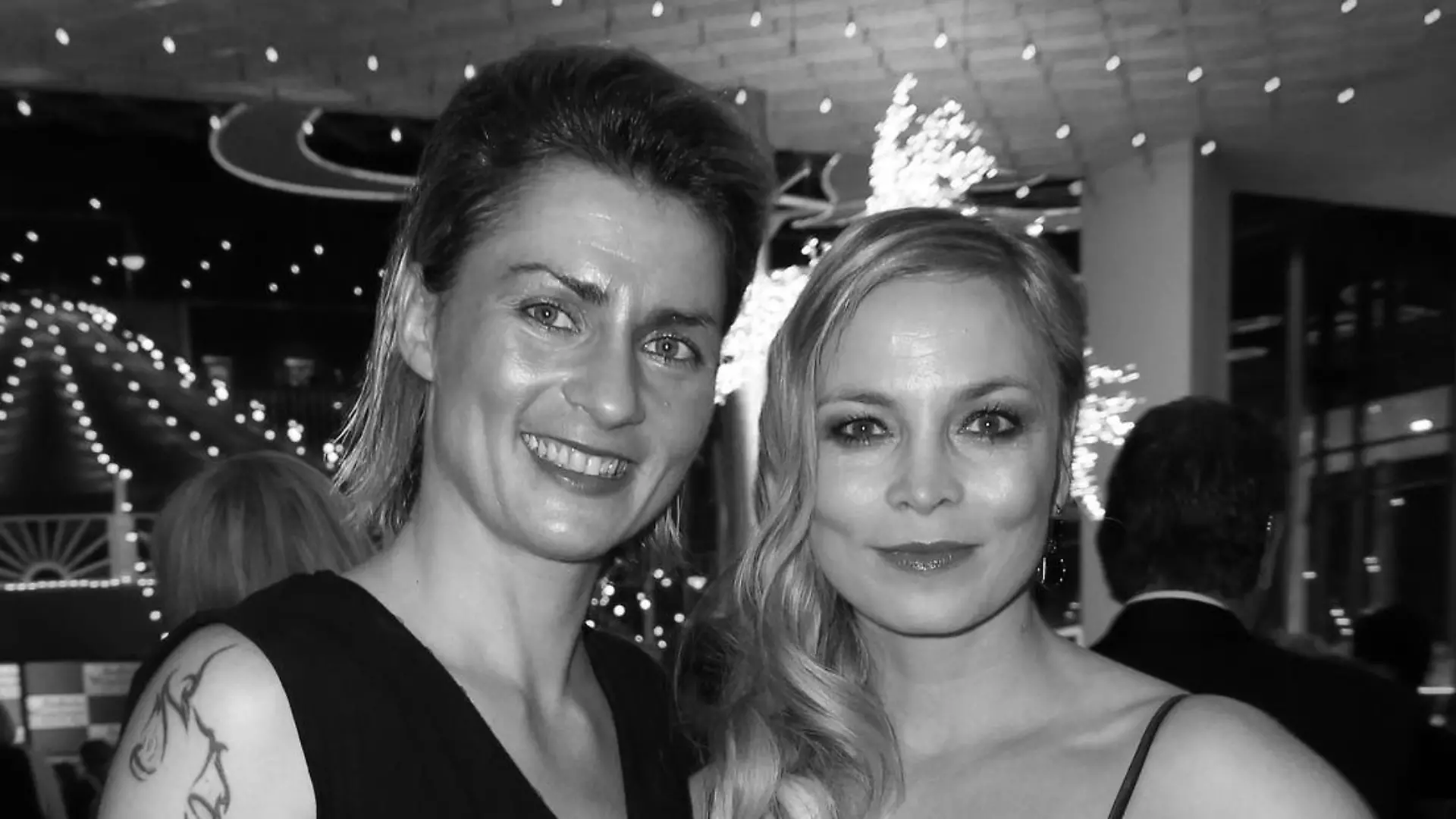 Alesia Graf und Regina Halmich bei der Preisverleihung ( Party ) des Radio Regenbogen Award 2014 im Europapark Rust.