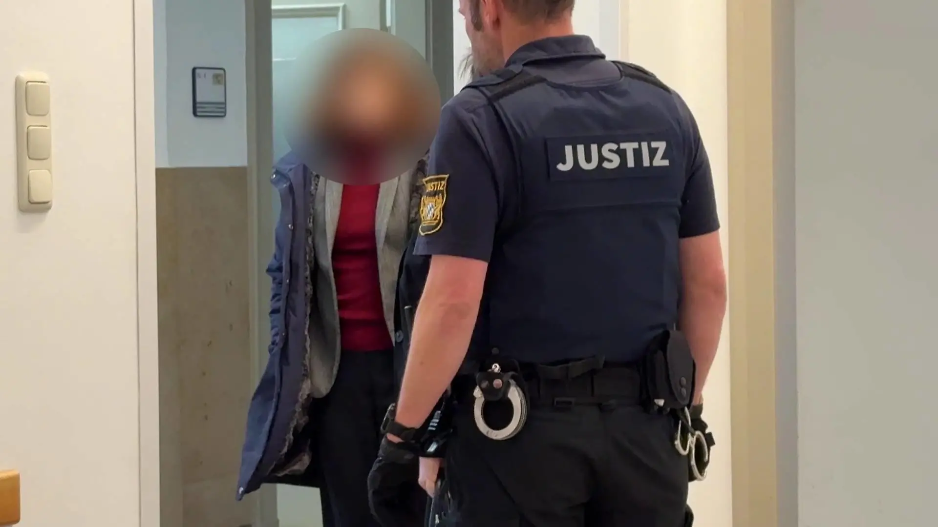 Opfer Annika K. sagt vor Gericht aus.