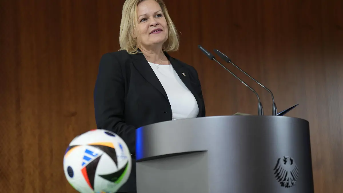 100 Tage vor dem Anpfiff der UEFA EURO 2024, Innenministerin Nancy Faeser 100 Tage vor dem Anpfiff der UEFA EURO 2024 lädt Sport- und Innenministerin Nancy Faeser zum Countdown Event in das Bundesministerium des Innern und für Heimat ein. Mit DFB-Sportdirektor Rudi Völler, Turnierdirektor der UEFA EURO 2024 Philipp Lahm und Turnierbotschafterin Celia äaöic Berlin Berlin GER