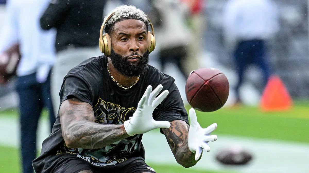 September 10, 2023, Baltimore, MD: Baltimore Ravens wide receiver Odell Beckham Jr. catches a pass during warmups as the Ravens play host to the Houston Texans at M&T Bank Stadium on Sept. 10, 2023, in Baltimore. Baltimore - ZUMAm67_ 20230910_zaf_m67_042 Copyright: xJerryxJacksonx