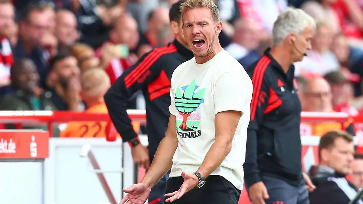03.09.2022, xtgx, Fussball 1. Bundesliga, 1. FC Union Berlin - FC Bayern Muenchen emspor, v.l. Julian Nagelsmann Bayern Muenchen, Trainer gibt Anweisungen, gestikuliert mit den Armen, gesticulate, gives instructions enttaeuscht, schaut enttaeuscht, niedergeschlagen, disappointed DFL/DFB REGULATIONS PROHIBIT ANY USE OF PHOTOGRAPHS as IMAGE SEQUENCES and/or QUASI-VIDEO Berlin *** 03 09 2022, xtgx, football 1 Bundesliga, 1 FC Union Berlin FC Bayern Muenchen emspor, v l Julian Nagelsmann Bayern Muenchen, coach gives instructions, gestures with arms, gesticulate, gives instructions disappointed, looks disappointed, dejected, disappointed DFL DFB REGULATES PROHIBIT ANY USE OF PHOTOGRAPHS AS IMAGE SEQUENCES AND OR QUASI VIDEO Berlin 