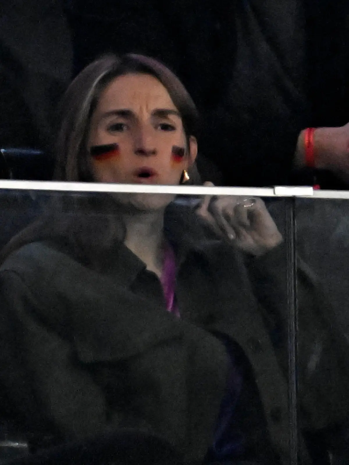 26.03.2024, Fussball Nationalteams Freundschaftsspiele 2024, Deutschland - Niederlande, im Stadion Deutsche-Bank-Park in Frankfurt am Main,Lena Wurzenberger Deutschland Freundin von Trainer Julian Nagelsmann Deutschland mit schwarz-rot-goldener Fahne auf der Wange *** 26 03 2024, Football national teams friendlies 2024, Germany Netherlands, at the stadium Deutsche Bank Park in Frankfurt am Main,Lena Wurzenberger Germany girlfriend of coach Julian Nagelsmann Germany with black red golden flag on her cheek