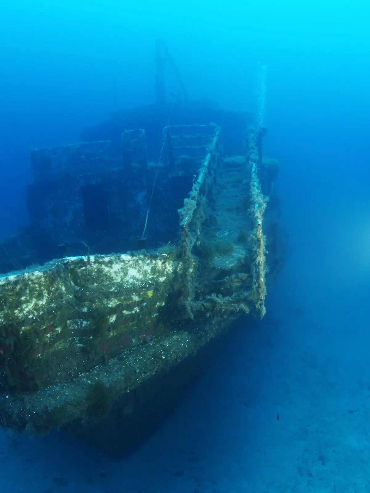 Schiffswrack MV Karwela, Wrack und Taucher, MV Karwela Wreck and Scuba diver, shipwreck, Gozo, Malta, Sued Europa, Mittelmeer, Mare Mediterraneum, SoUth Europe, Mediterranean Sea, MR Yes