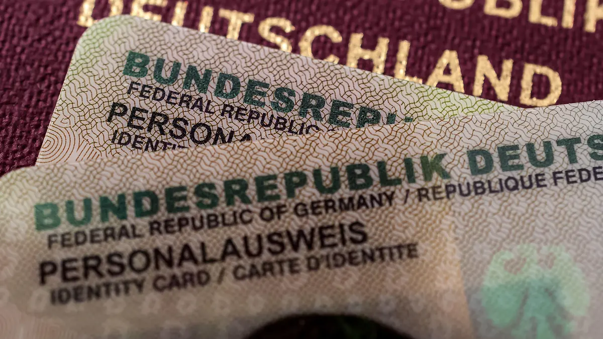 digitaler Personalausweis in Deutschland digitaler Personalausweis in Deutschland Copyright: xZoonar.com/stockfotos-mgx 19441088