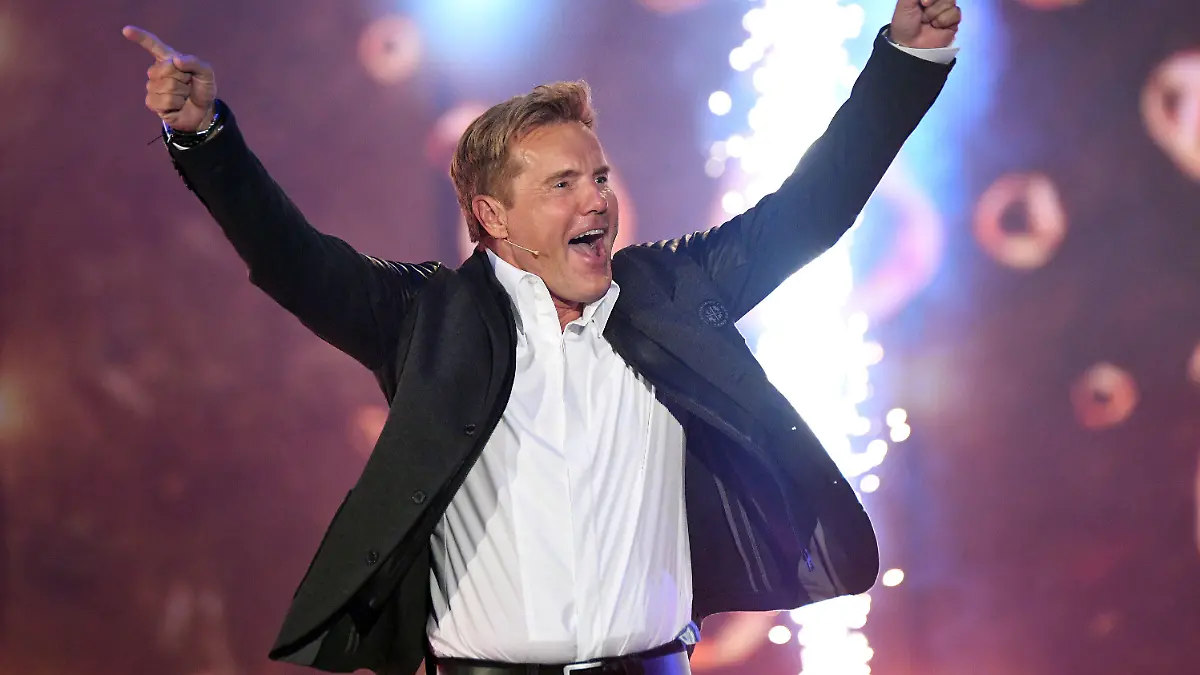 ARCHIV - 07.04.2017, Nordrhein-Westfalen, Köln: Dieter Bohlen, Juror der 14. Staffel der RTL-Castingshow "Deutschland sucht den Superstar", steht auf der Bühne. Foto: Henning Kaiser/dpa +++ dpa-Bildfunk +++