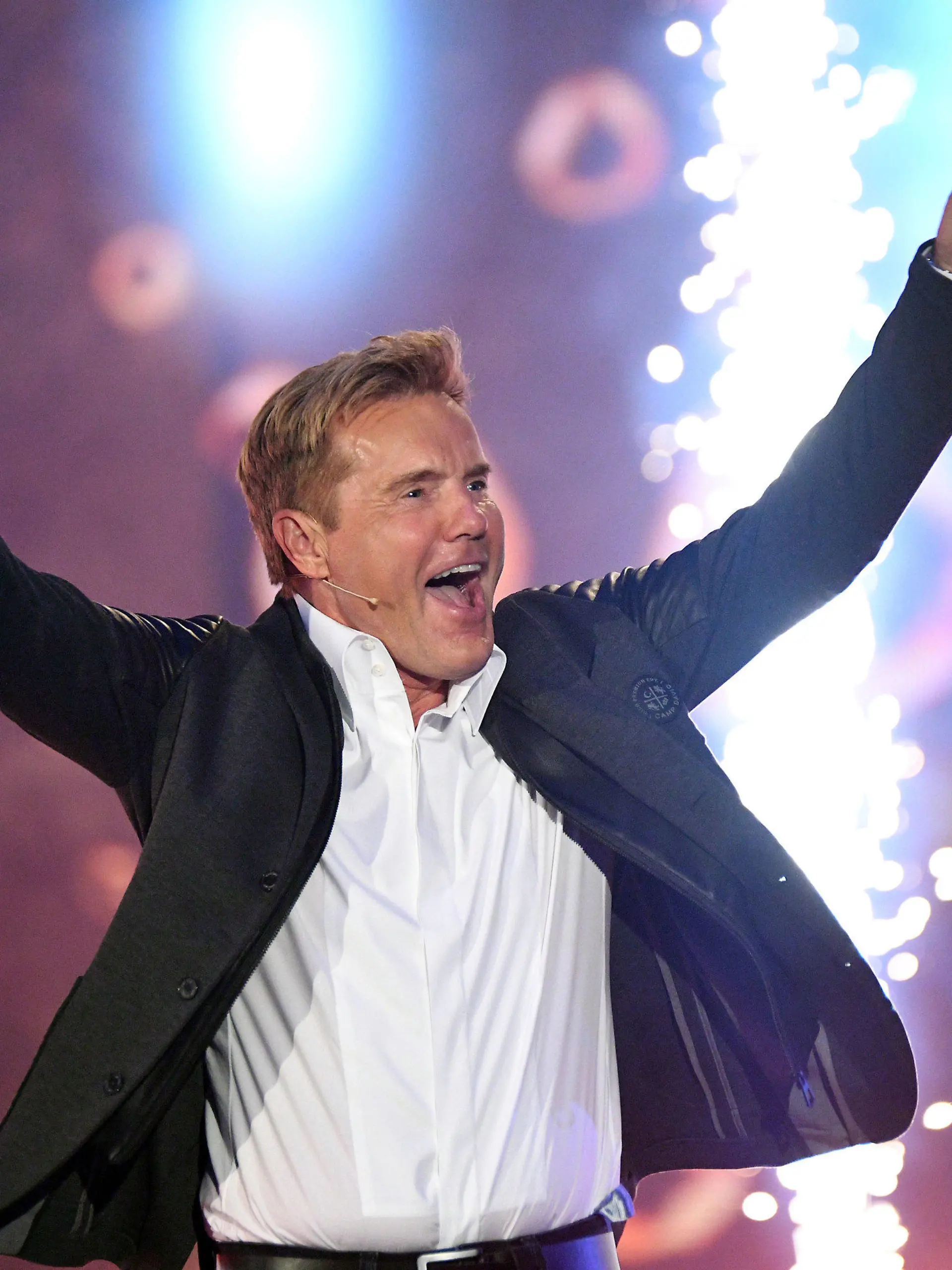 ARCHIV - 07.04.2017, Nordrhein-Westfalen, Köln: Dieter Bohlen, Juror der 14. Staffel der RTL-Castingshow "Deutschland sucht den Superstar", steht auf der Bühne. Foto: Henning Kaiser/dpa +++ dpa-Bildfunk +++