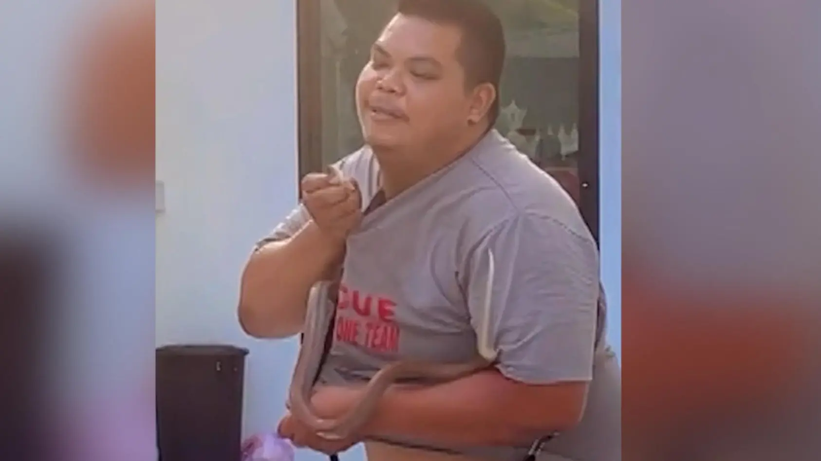 Reptil steht auf nackte Haut