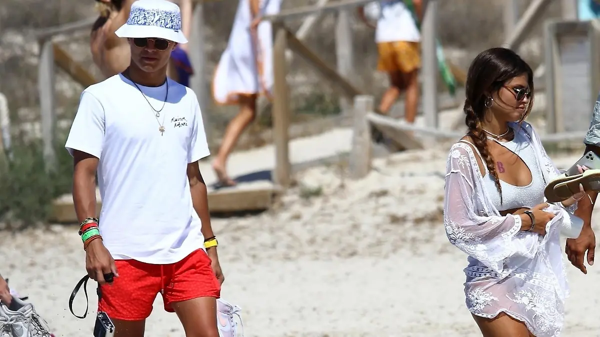 BGUK_2435910 - Formentera, SPAIN - F1 driver Lando Norris in Formentera with girlfriend Luisinha Oliveira.
Pictured: Lando Norris
BACKGRID UK 8 AUGUST 2022
BYLINE MUST READ: Cobra Team / BACKGRID
UK: +44 208 344 2007 / uksales@backgrid.com
USA: +1 310 798 9111 / usasales@backgrid.com
*UK Clients - Pictures Containing Children
Please Pixelate Face Prior To Publication*