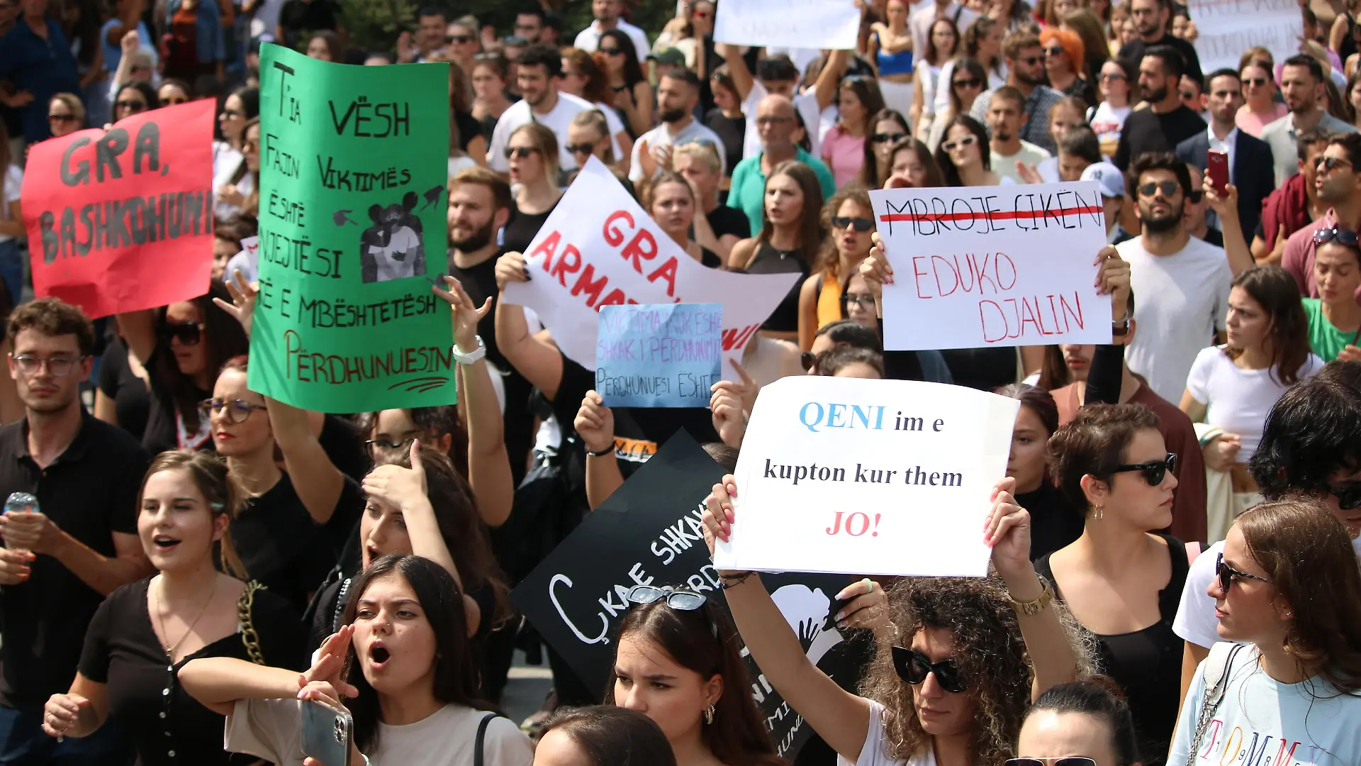 PRISTINA, KOSOVO - AUGUST 31: People gathered to march against the sexual violence against an 11-year-old girl in Pristina, Kosovo on August 31, 2022. Thousands of people participated in the protest, calling for the protection of women and girls from violence and ensuring safety. Erkin Keci / Anadolu Agency