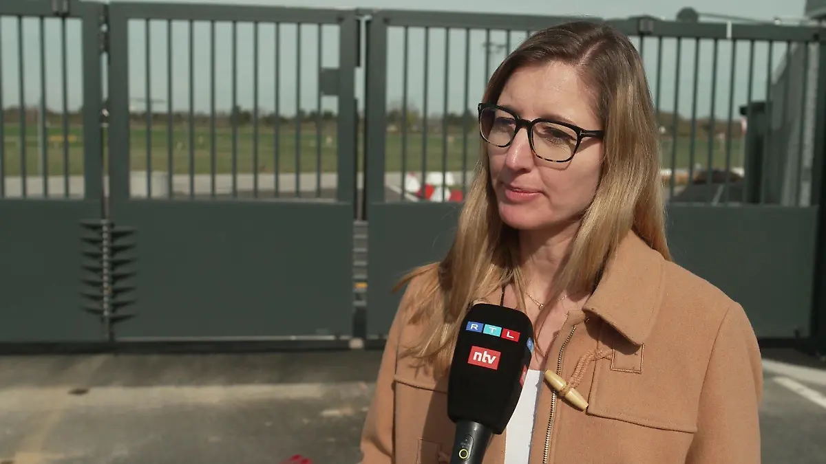 Pressesprecherin Katja Bromm informiert am Mittwoch (27. März) die Presse über das neue Sicherheitskonzept des Hamburger Flughafens.