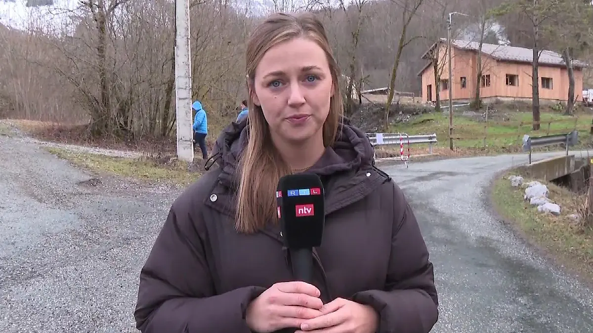 RTL-Reporterin Sophia Haak beobachtet in Le Vernet die Aktion.