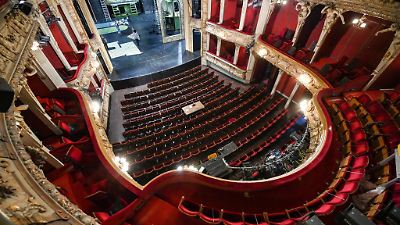 Aufruhr bei Shakespeare-Vorstellung „The Tempest“: Mutter br