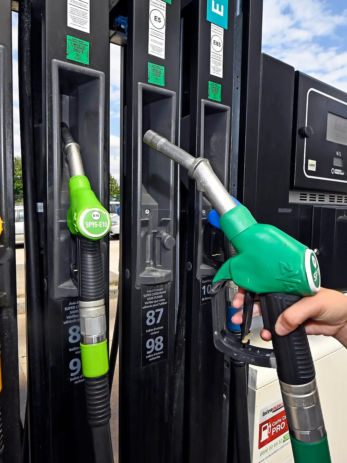 ©PHOTOPQR/L'EST REPUBLICAIN/Cedric JACQUOT ; Nancy ; 27/07/2022 ; CONSOMMATION - CARBURANT - POUVOIR D'ACHAT - INFLATION Image d'illustration sur l'inflation du prix de l'essence. Nancy, le 27 juillet 2022. Photo ER/ Cédric Jacquot