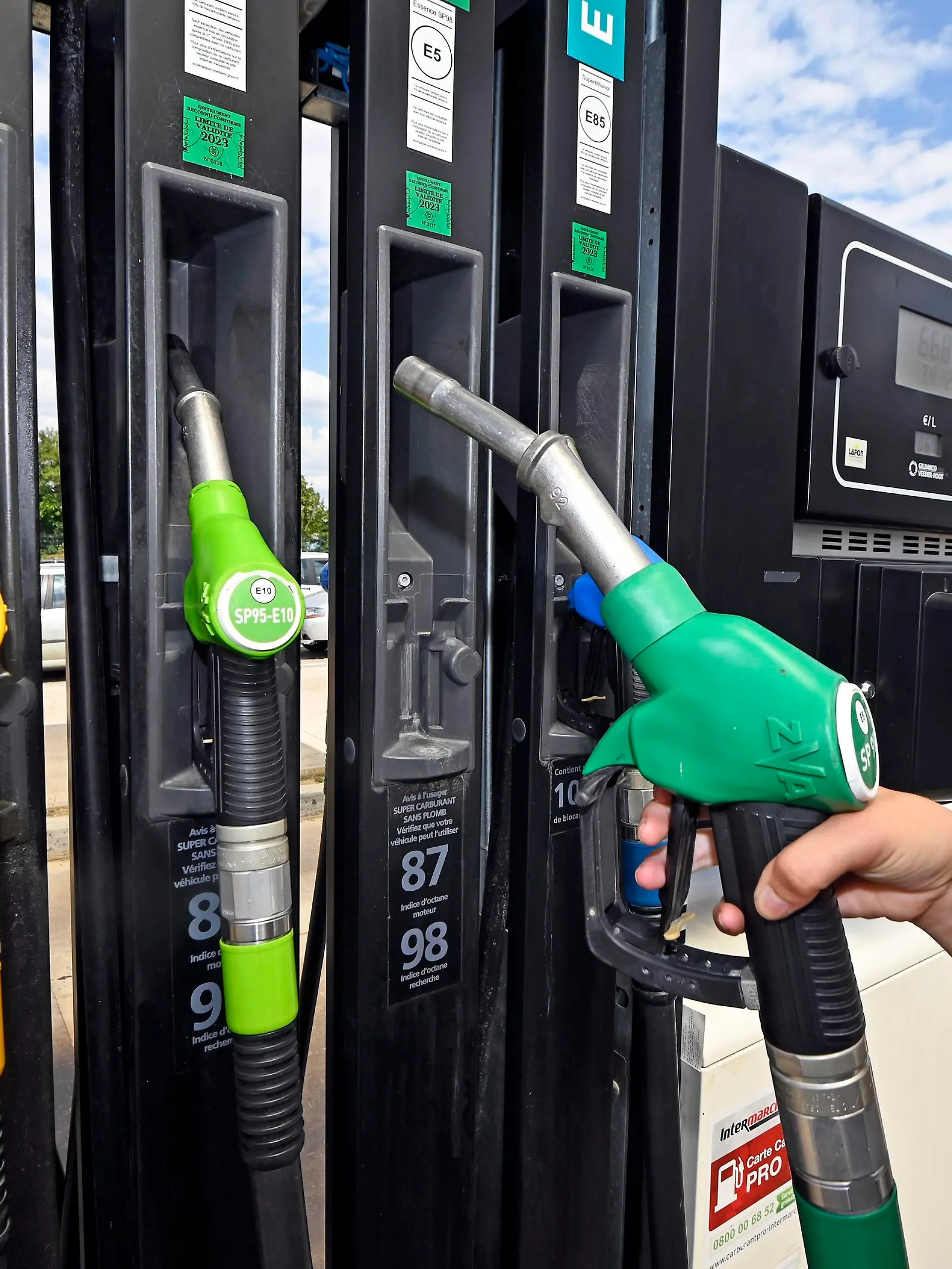 ©PHOTOPQR/L'EST REPUBLICAIN/Cedric JACQUOT ; Nancy ; 27/07/2022 ; CONSOMMATION - CARBURANT - POUVOIR D'ACHAT - INFLATION Image d'illustration sur l'inflation du prix de l'essence. Nancy, le 27 juillet 2022. Photo ER/ Cédric Jacquot