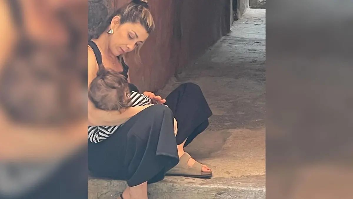 Weil sie ihr Kind seit 25 Monaten stillt - Panagiota Petridou muss sich mit blöden Kommentaren auseinandersetzen.
