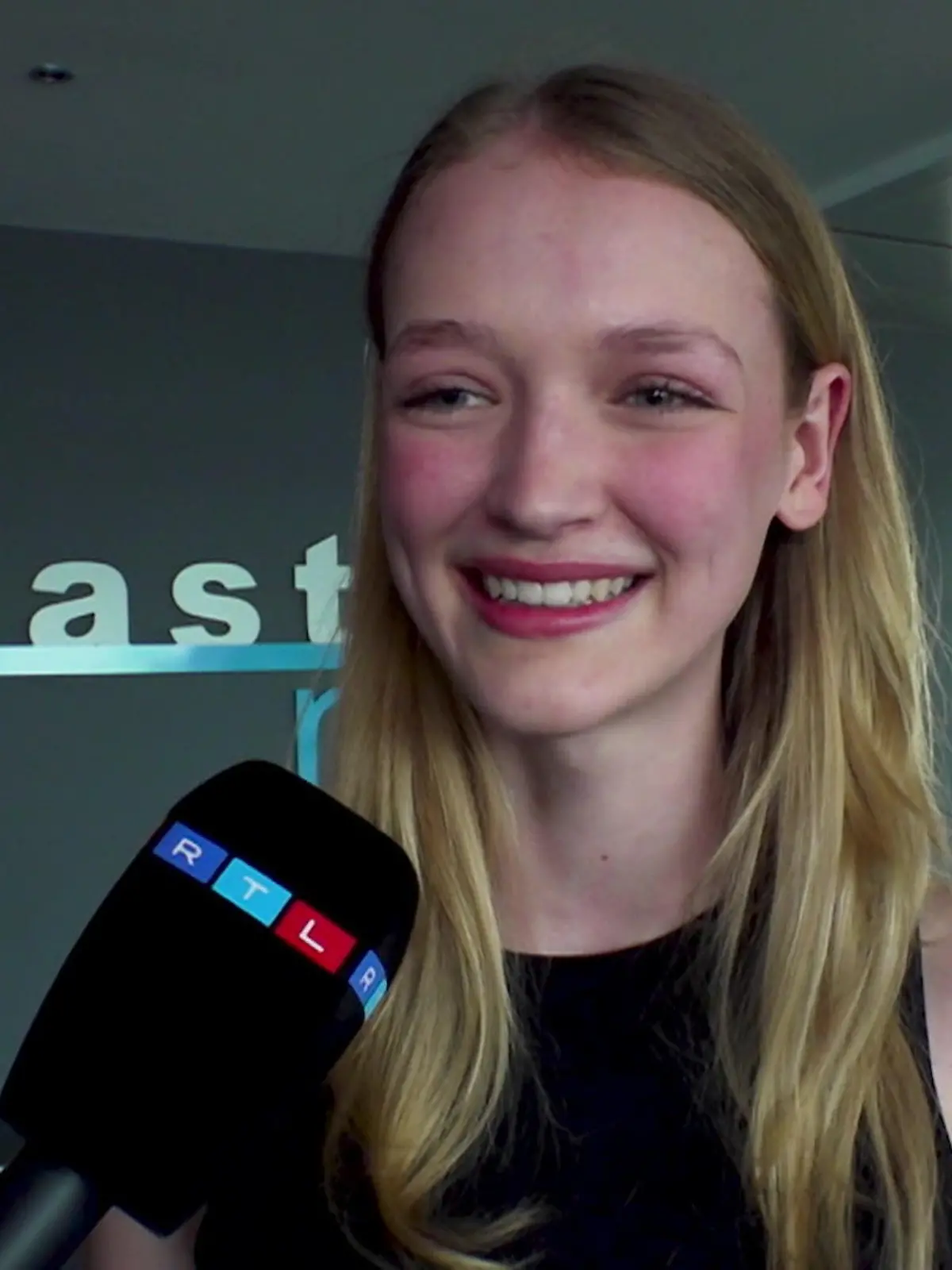 Hannah Heise ist 17 Jahre alt und hat als Model schon erste Erfolge bei der Fashion Week in Paris gefeiert. Wie das für die Abiturientin funktioniert und wie sie sich dabei fühlt, verrät sie in ihrem ersten TV-Interview, im Video.