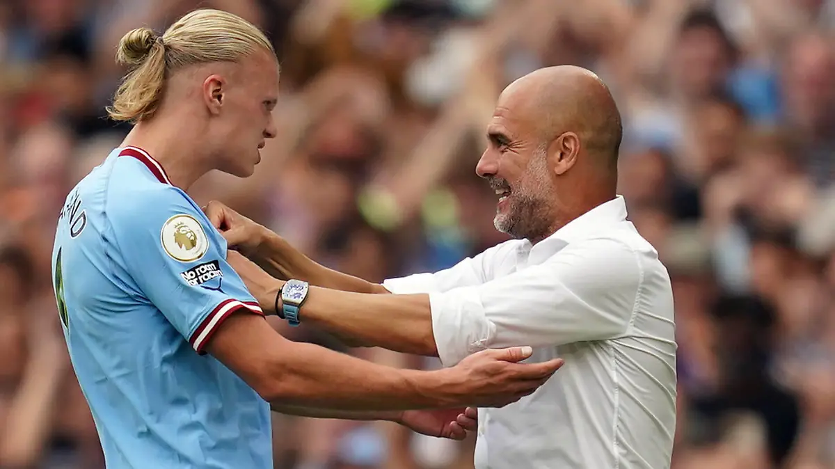 Manchester City v Crystal Palace - Premier League - Etihad Stadium Manchester City s Erling Haaland celebrates scoring his side fourth goal of the game to complete his hat trick with manager Pep Guardiola during the Premier League match at the Etihad Stadium, Manchester. Picture date: Saturday August 27, 2022. EDITORIAL USE ONLY No use with unauthorised audio, video, data, fixture lists, club/league logos or live services. Online in-match use limited to 120 images, no video emulation. No use in betting, games or single club/league/player publications. PUBLICATIONxNOTxINxUKxIRL Copyright: xNickxPottsx 68489427