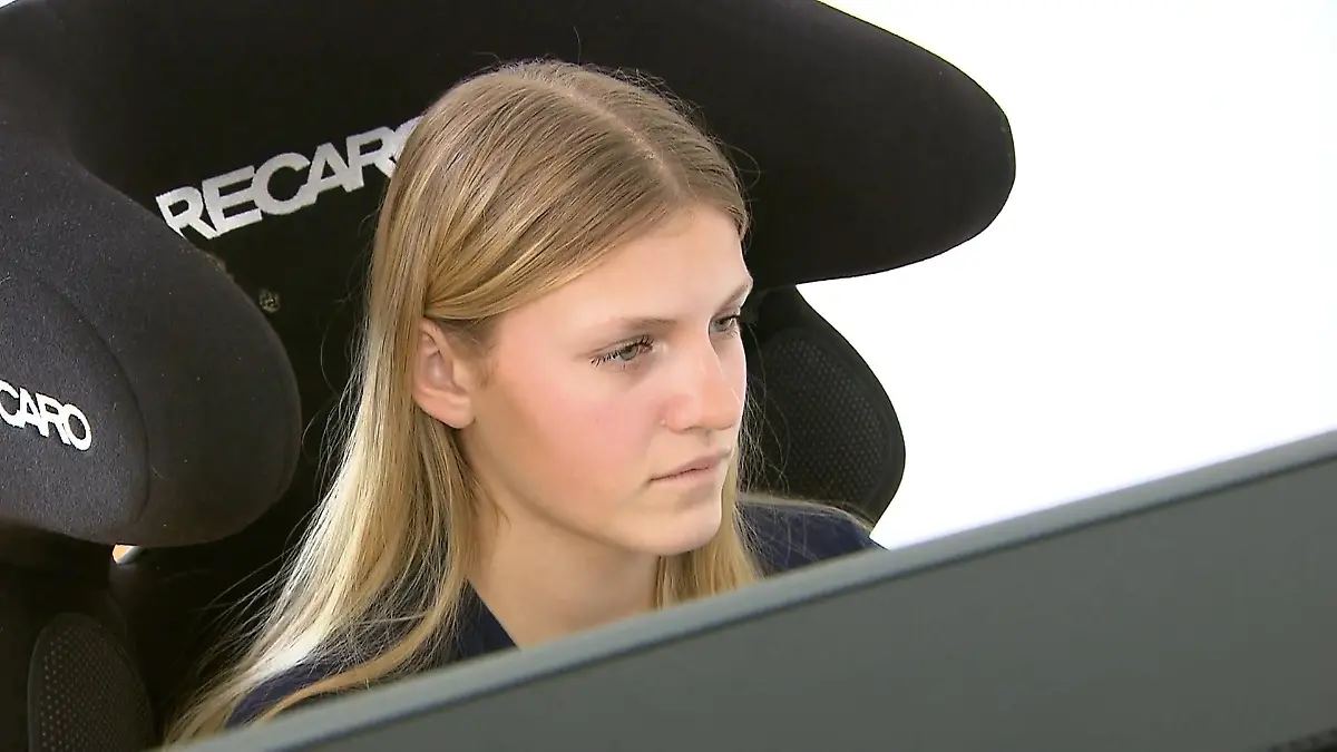 Mathilda Paatz (15) will in die Formel 1 Von der Schulbank in die Formel 4