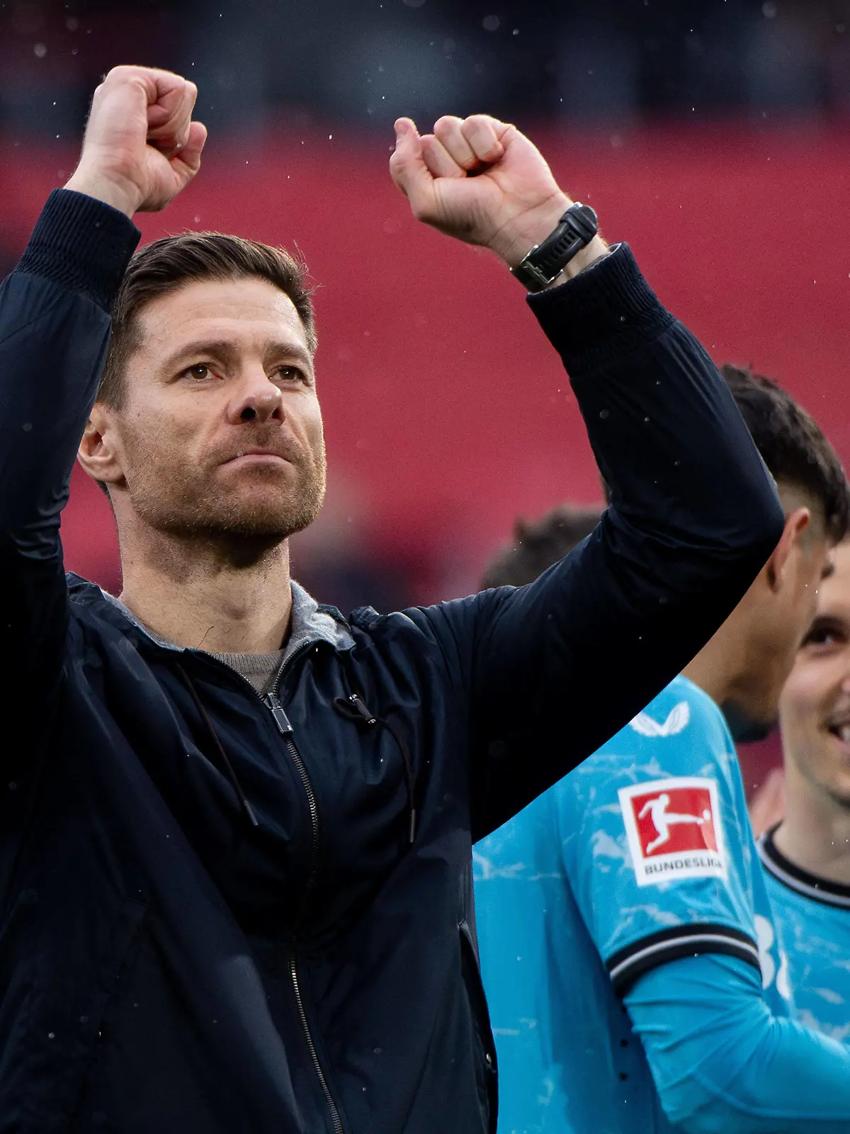 Xabi Alonso Bayer 04 Leverkusen, Trainer und Team jubeln ueber den Sieg und feiern mit den Fans, GER, SC Freiburg SCF vs Bayer 04 Leverkusen B04, Fussball Bundesliga, 26. Spieltag, Saison 2023/2024, 17.03.2024 DFB/DFL regulations prohibit any use of photographs as image sequences and/or quasi-video GER, SC Freiburg SCF vs Bayer 04 Leverkusen B04, Fussball Bundesliga, 26. Spieltag, Saison 2023/2024, 17.03.2024 Freiburg *** Xabi Alonso Bayer 04 Leverkusen, Coach and team celebrate the victory and celebrate with the fans, GER, SC Freiburg SCF vs Bayer 04 Leverkusen B04 , Fußball Bundesliga, 26 Spieltag, Saison 2023 2024, 17 03 2024 DFB DFL regulations prohibit any use of photographs as image sequences and or quasi video GER, SC Freiburg SCF vs Bayer 04 Leverkusen B04 , Fußball Bundesliga, 26 Spieltag, Saison 2023 2024, 17 03 2024 Freiburg Copyright: xEibner-Pressefoto/Memmlerx EP_MMR