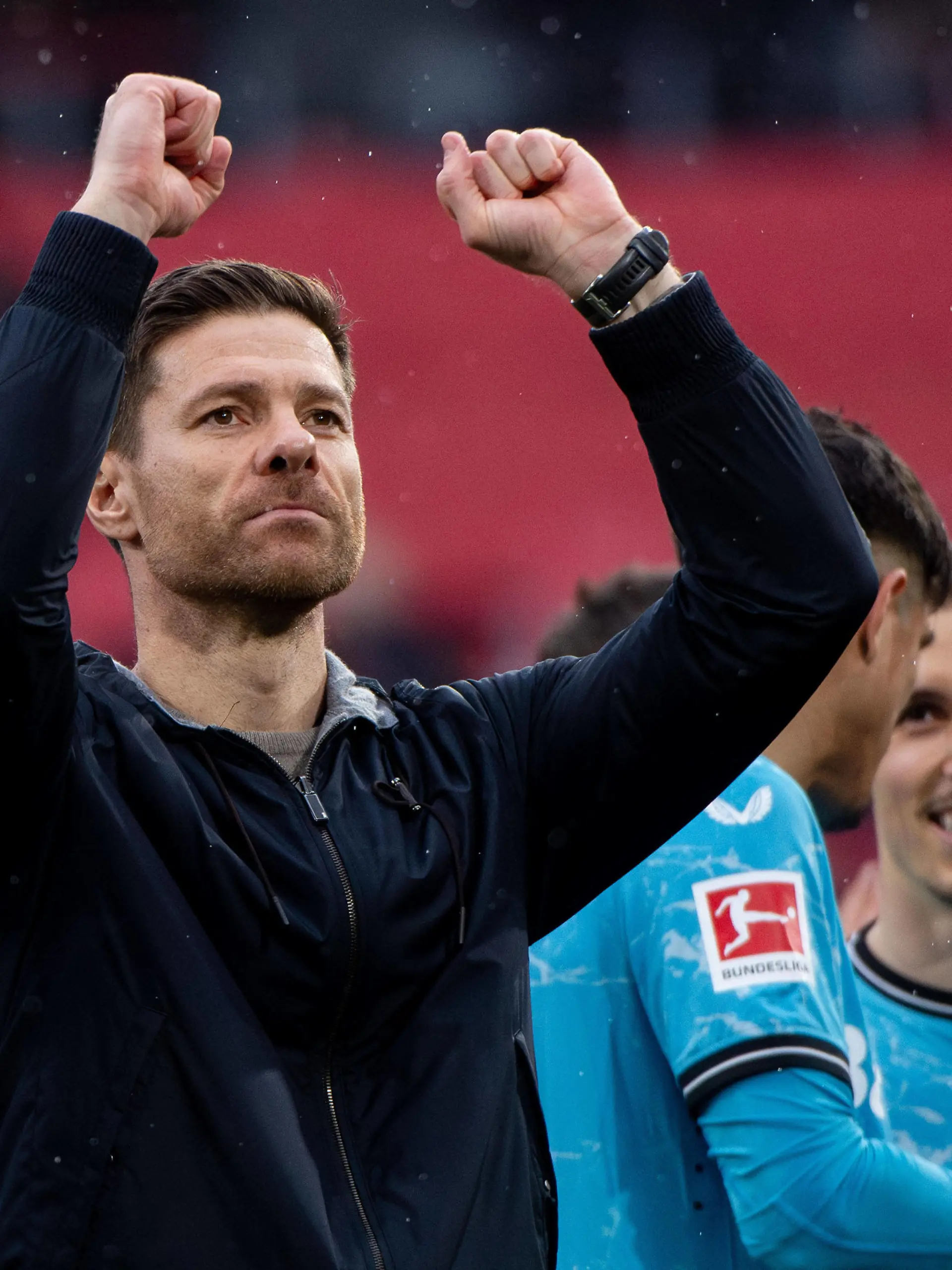 Xabi Alonso Bayer 04 Leverkusen, Trainer und Team jubeln ueber den Sieg und feiern mit den Fans, GER, SC Freiburg SCF vs Bayer 04 Leverkusen B04, Fussball Bundesliga, 26. Spieltag, Saison 2023/2024, 17.03.2024 DFB/DFL regulations prohibit any use of photographs as image sequences and/or quasi-video GER, SC Freiburg SCF vs Bayer 04 Leverkusen B04, Fussball Bundesliga, 26. Spieltag, Saison 2023/2024, 17.03.2024 Freiburg *** Xabi Alonso Bayer 04 Leverkusen, Coach and team celebrate the victory and celebrate with the fans, GER, SC Freiburg SCF vs Bayer 04 Leverkusen B04 , Fußball Bundesliga, 26 Spieltag, Saison 2023 2024, 17 03 2024 DFB DFL regulations prohibit any use of photographs as image sequences and or quasi video GER, SC Freiburg SCF vs Bayer 04 Leverkusen B04 , Fußball Bundesliga, 26 Spieltag, Saison 2023 2024, 17 03 2024 Freiburg Copyright: xEibner-Pressefoto/Memmlerx EP_MMR
