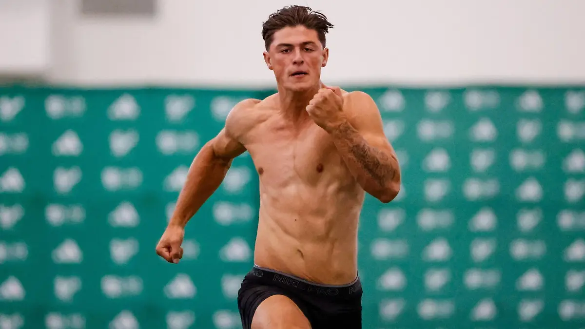 March 20, 2024, Tampa, Florida, USA: Louis Rees-Zammit, a top rugby player, runs a 40-yard dash during USF s pro day at the Morsani Football Practice Facility/Indoor Performance Facility on Wednesday, March 20, 2024, in Tampa. Tampa USA - ZUMAs70_ 20240320_zan_s70_040 Copyright: xJeffereexWoox