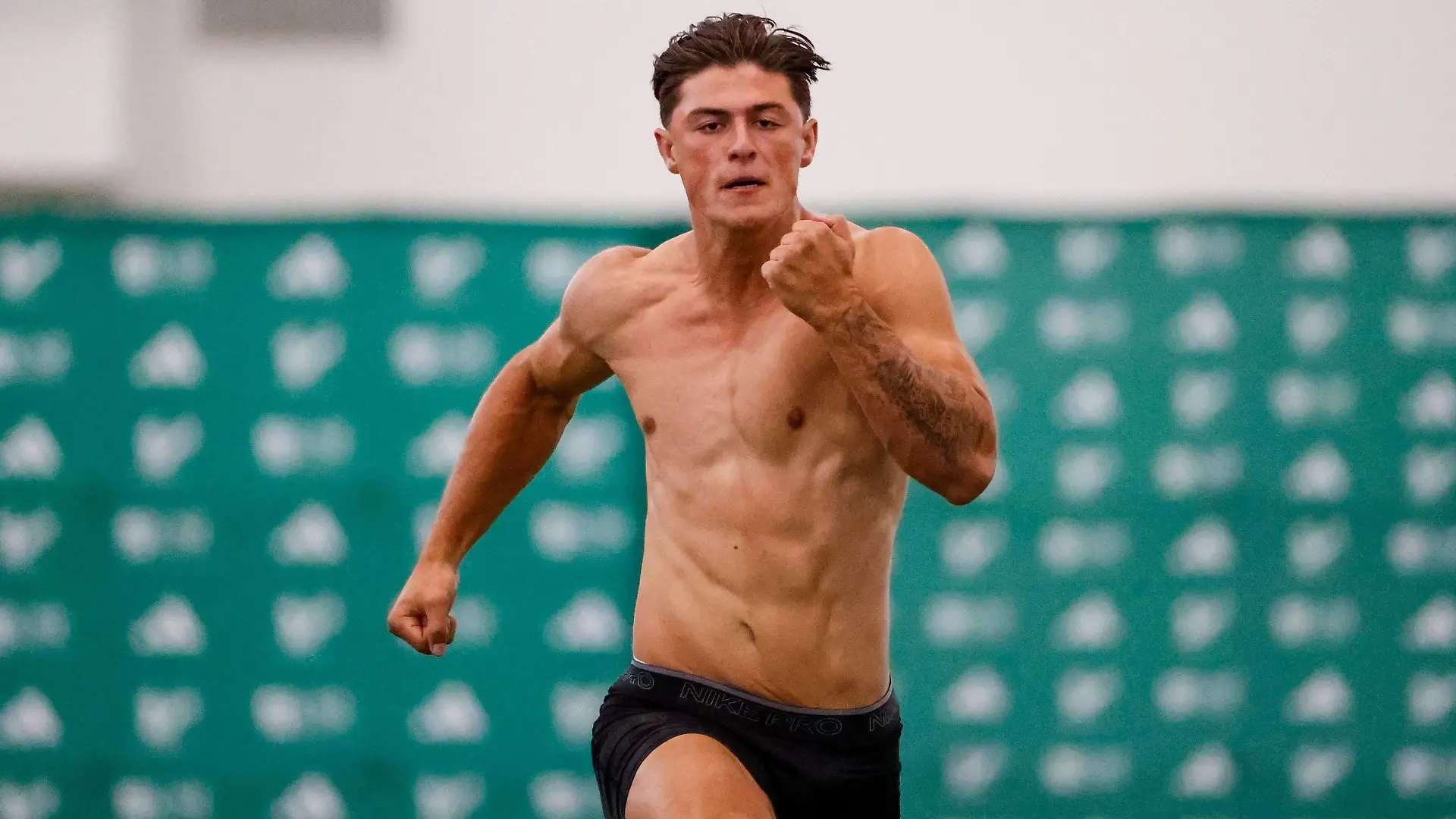 March 20, 2024, Tampa, Florida, USA: Louis Rees-Zammit, a top rugby player, runs a 40-yard dash during USF s pro day at the Morsani Football Practice Facility/Indoor Performance Facility on Wednesday, March 20, 2024, in Tampa. Tampa USA - ZUMAs70_ 20240320_zan_s70_040 Copyright: xJeffereexWoox