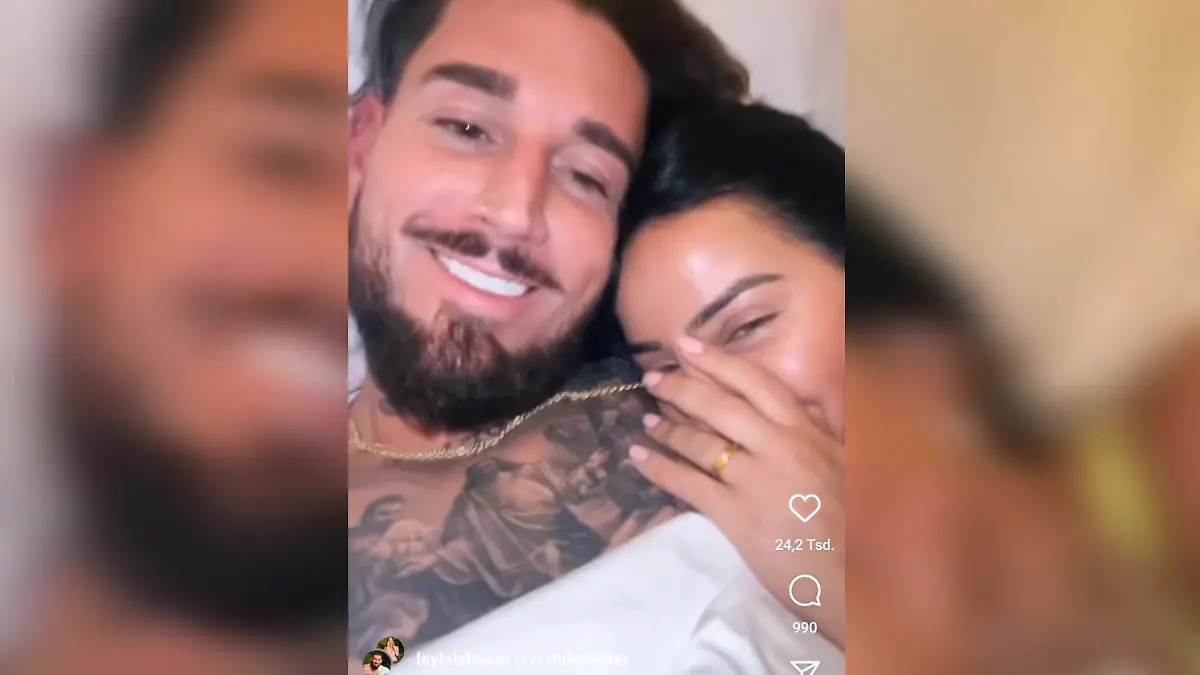 Mike Heiter und Leyla Lahouar zusammen im Bett