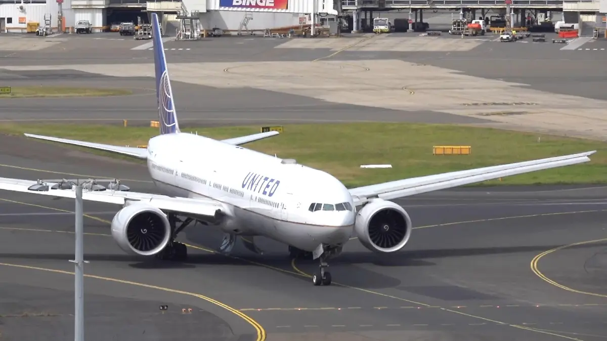 A United Airlines UA830 777-300ER aircraft taxis, with landing gear compartment doors open, after it turned back following take-off at Sydney Airport, in Sydney, Australia March 11, 2024 in this screen grab obtained from social media video. New York Aviation via Youtube/via REUTERS  THIS IMAGE HAS BEEN SUPPLIED BY A THIRD PARTY. MANDATORY CREDIT. NO RESALES. NO ARCHIVES.