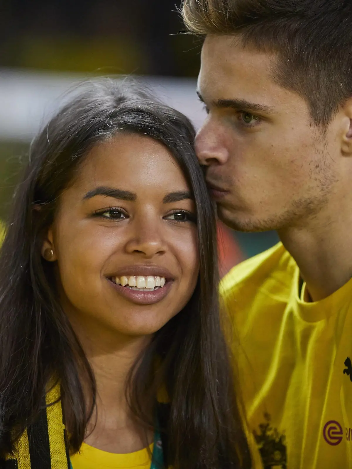  Sarah Richmond, Freundin von Julian Weigl, BVB 33 Kuss, kuessen, Kuesschen, zuwerfen, Mund Fussball DFB Pokal Finale , Berlin, am 27.05.2017 BORUSSIA DORTMUND - EINTRACHT FRANKFURT 2-1 Saison 2016 / 2017, DFB-Pokal