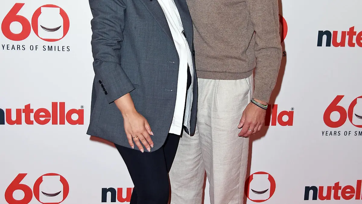 Tom Beck und Ehefrau Chryssanthi Kavazi beim World nutella Day - 60 years of smiles Geburtstagsfrühstück im nutella Pop-up-CafÃ im Alsterpavillon in Hamurg am 05.02.2024 *** Tom Beck and wife Chryssanthi Kavazi at the World nutella Day 60 years of smiles birthday breakfast at the nutella Pop up Café in the Alsterpavillon in Hamurg on 05 02 2024