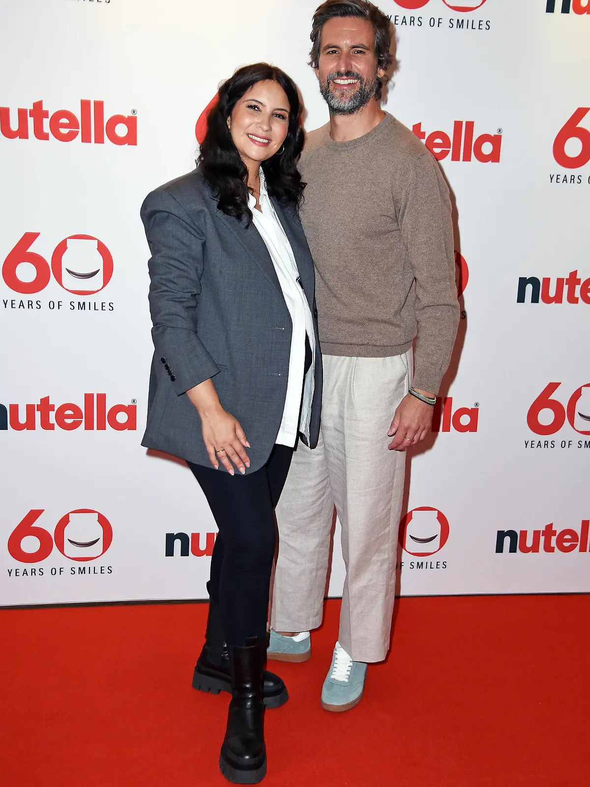 Tom Beck und Ehefrau Chryssanthi Kavazi beim World nutella Day - 60 years of smiles Geburtstagsfrühstück im nutella Pop-up-CafÃ im Alsterpavillon in Hamurg am 05.02.2024 *** Tom Beck and wife Chryssanthi Kavazi at the World nutella Day 60 years of smiles birthday breakfast at the nutella Pop up Café in the Alsterpavillon in Hamurg on 05 02 2024