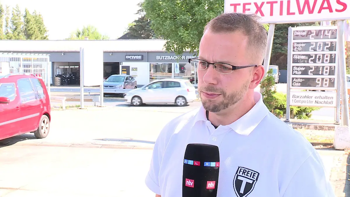 Tankstellenbesitzer Michael Zügel gibt Spartipps.