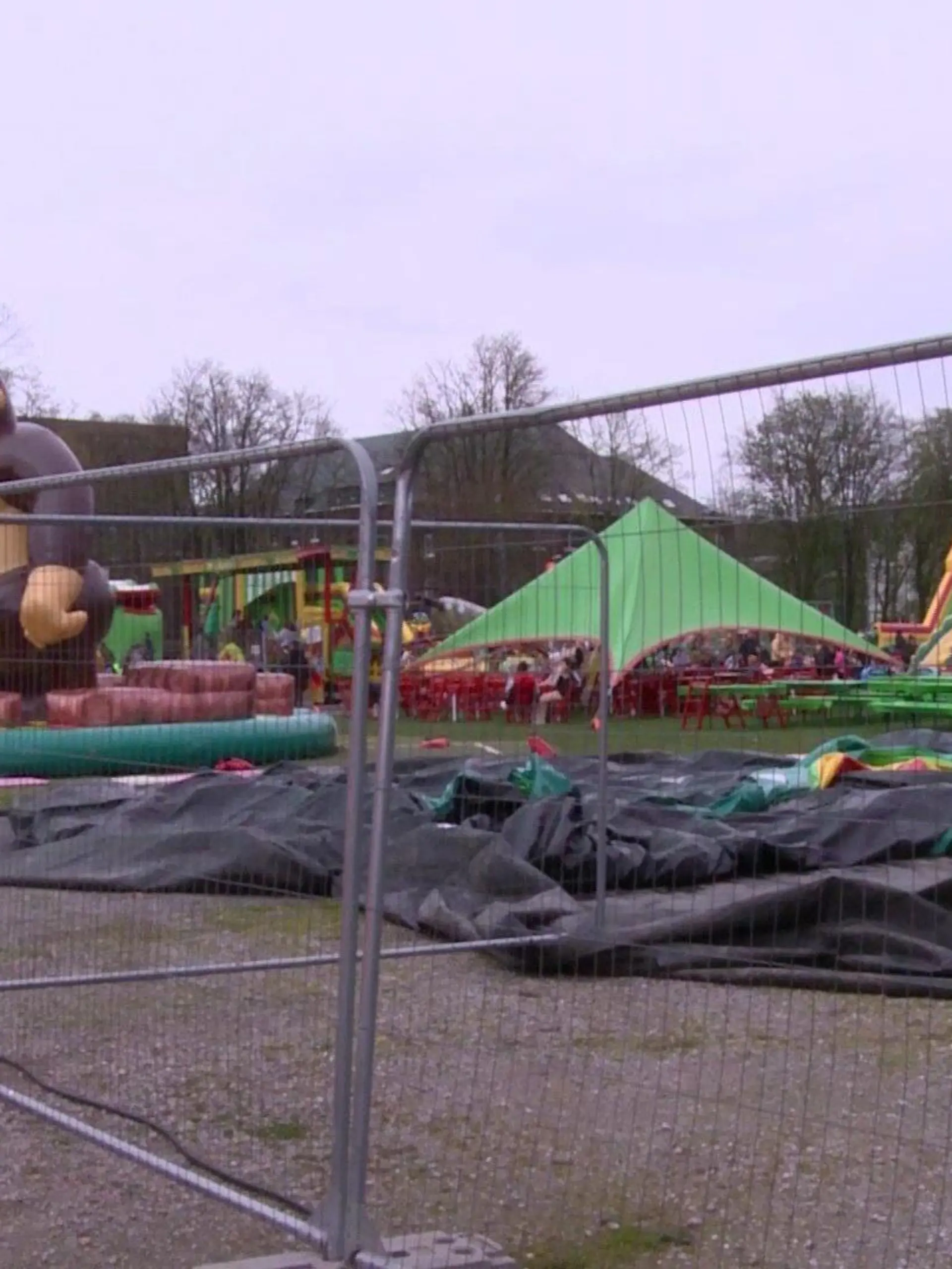 Der Spaß auf einer Hüpfburg in Krefeld war am Karsamstag schnell vorbei!