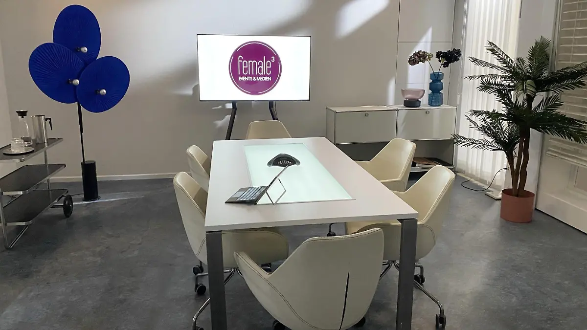 GZSZ enthüllt Set Female3-Agentur: Neuer Kreativort für Katrin, Emily und Laura!

+++ Die Verwendung des sendungsbezogenen Materials ist nur mit dem Hinweis und Verlinkung auf RTL+ gestattet. +++
