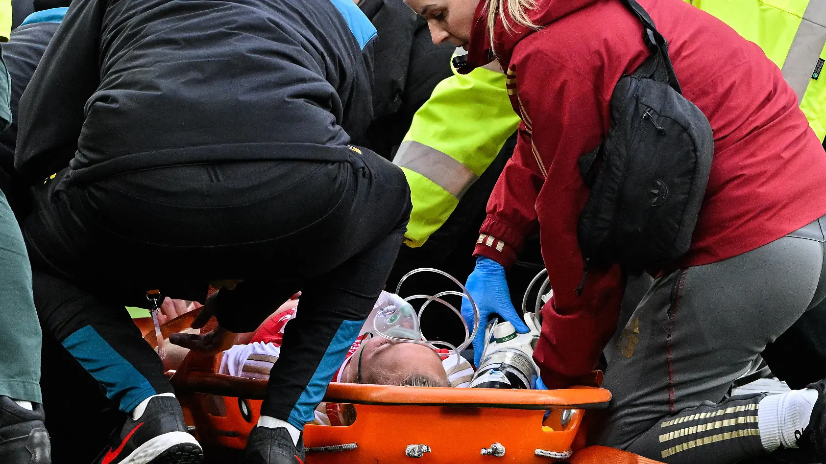 Mama sieht Fußballerin zusammenbrechen
