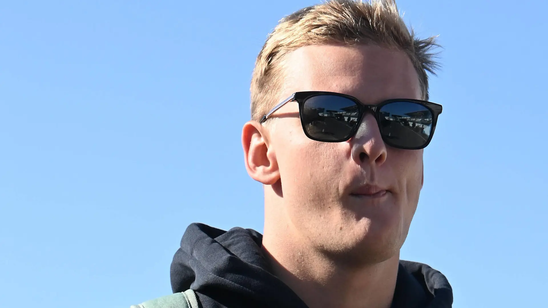 Formula 1 2022: Dutch GP CIRCUIT ZANDVOORT, NETHERLANDS - SEPTEMBER 01: Mick Schumacher, Haas F1 Team arrives at track during the Dutch GP at Circuit Zandvoort on Thursday September 01, 2022 in North Holland, Netherlands. Photo by Mark Sutton / Sutton Images Images PUBLICATIONxINxGERxSUIxAUTxHUNxONLY GP2215_093801MS1_3671 